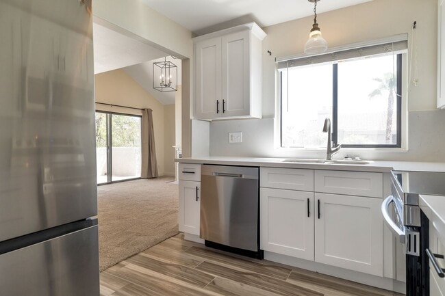 Building Photo - Updated 1 bed 1 Bath Scottsdale Ranch Condo - Available Now!
