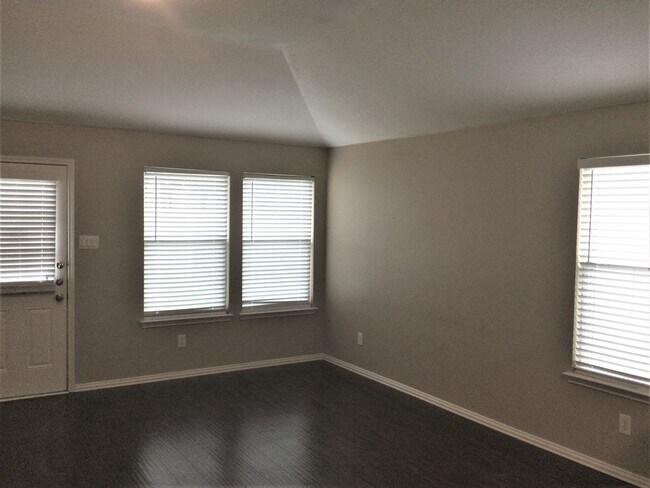 Building Photo - 923 Plumeria Dr
