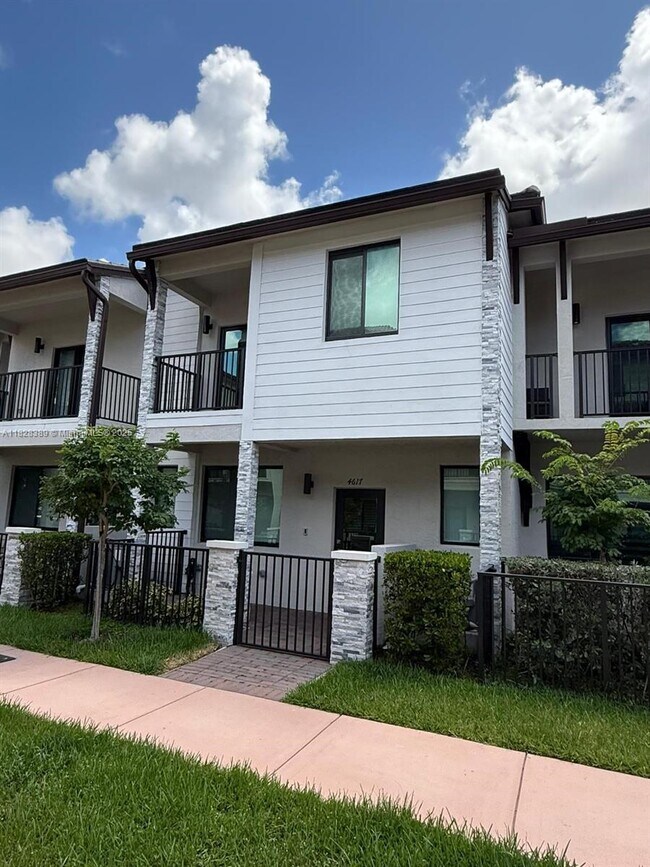 Foto del edificio - 4617 NW 83rd Path