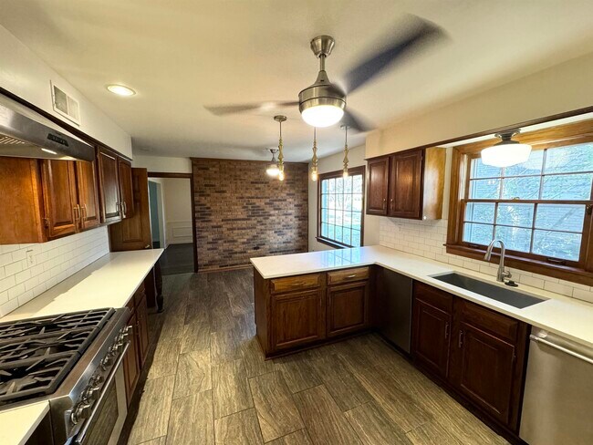 Building Photo - 5191 Heatherway Dr