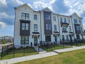 Building Photo - 500 Healy Dr