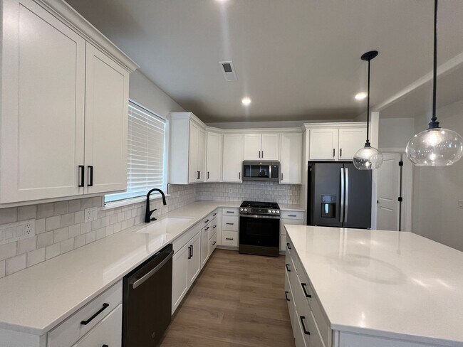 Building Photo - 702 Cedar Hl Dr