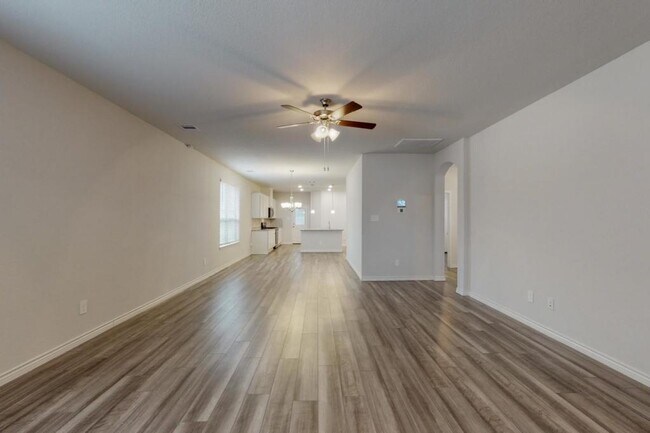 Foto del edificio - 825 Mineral Wells Ln