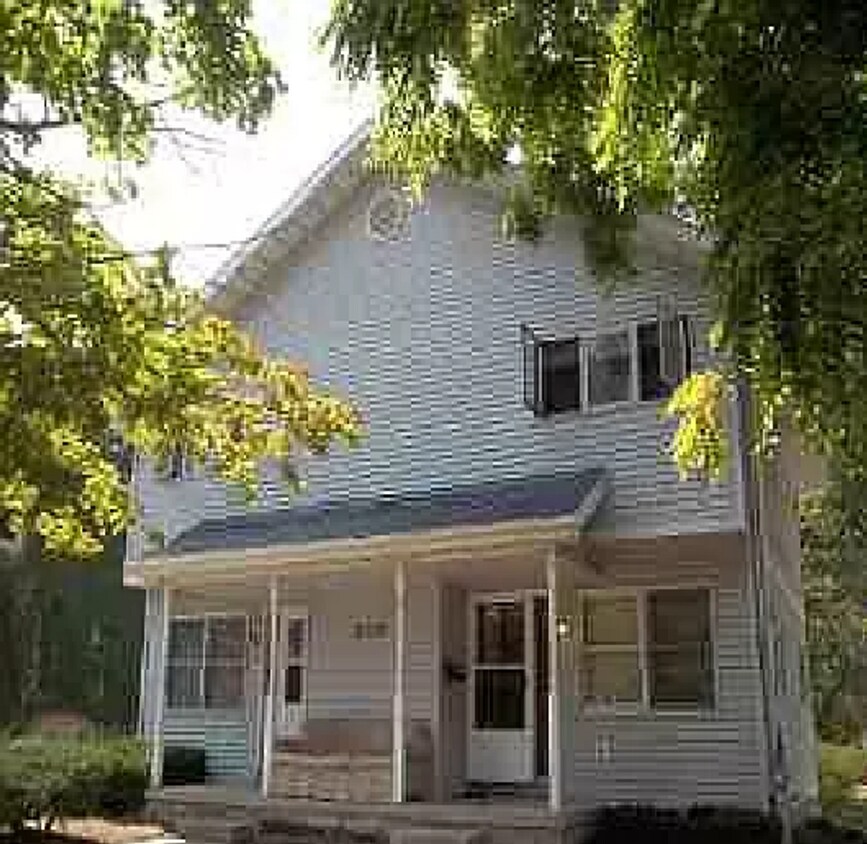 Primary Photo - 210 Mills St