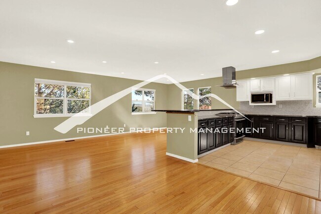 Foto del edificio - 5 bedroom, 3.5 bath home in North West Colorado Springs