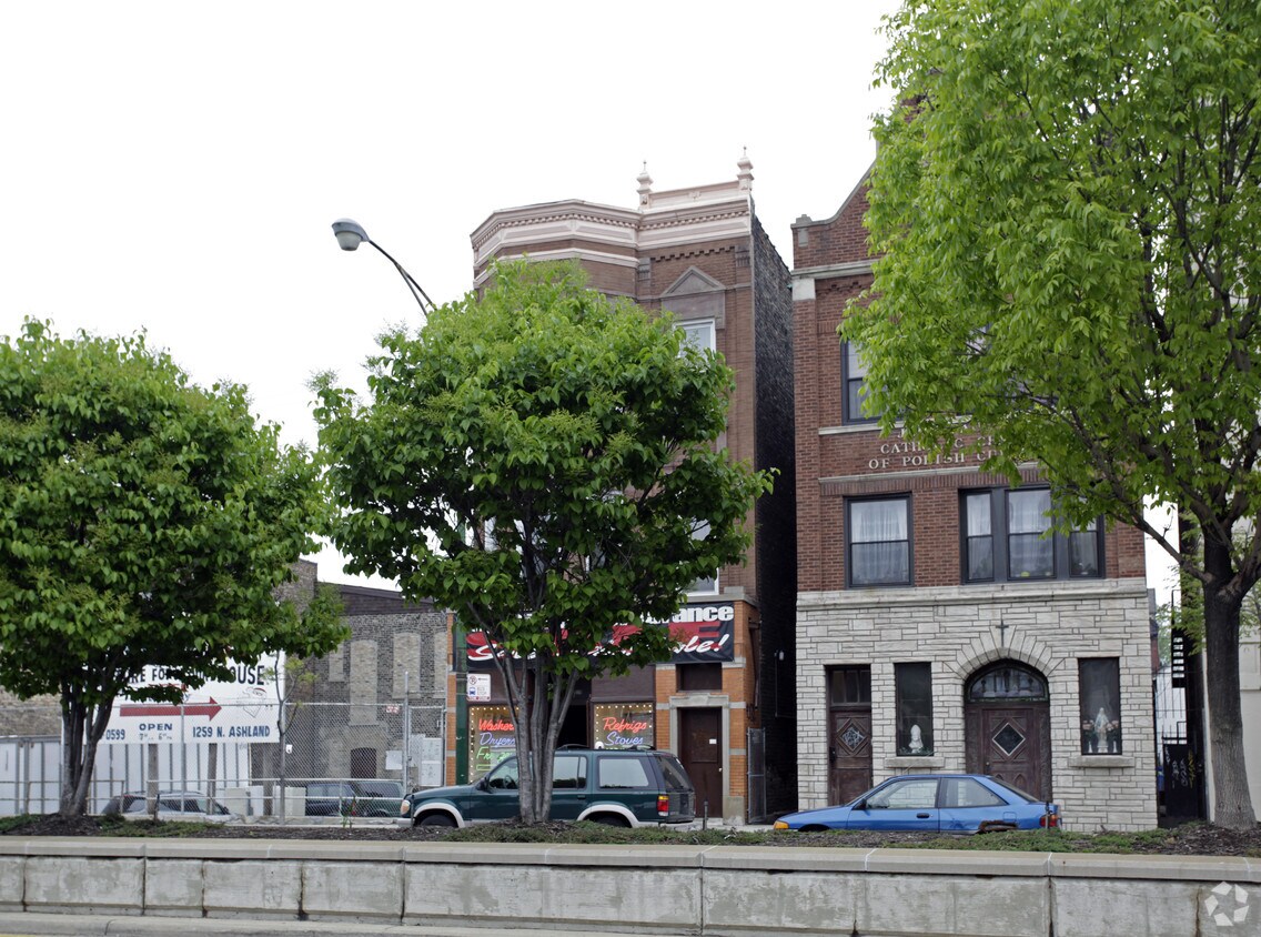 Building Photo - 1319 N Ashland Ave