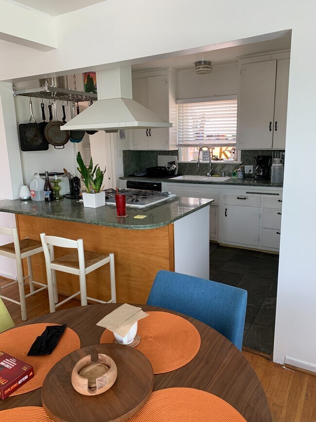 Building Photo - 8305 Colegio Dr