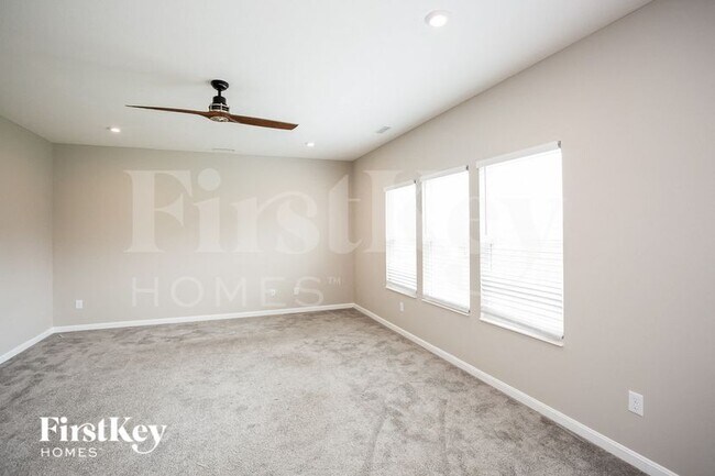 Foto del edificio - 671 Springdale Ln