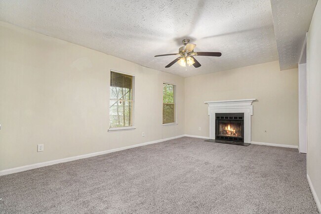 Foto del edificio - 4 Bedroom 2 Bath in Decatur