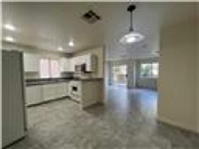 Building Photo - Fabulous 3 bedroom  Home