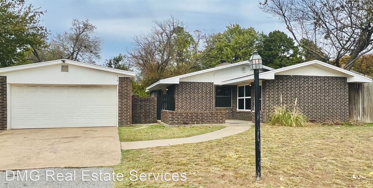2 br, 1 bath House 2247 Riverside Drive House Rental in Norman, OK