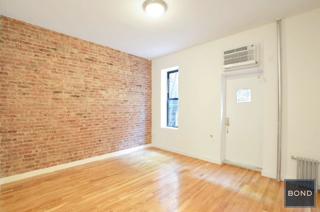Primary Photo - 312 E 91st St