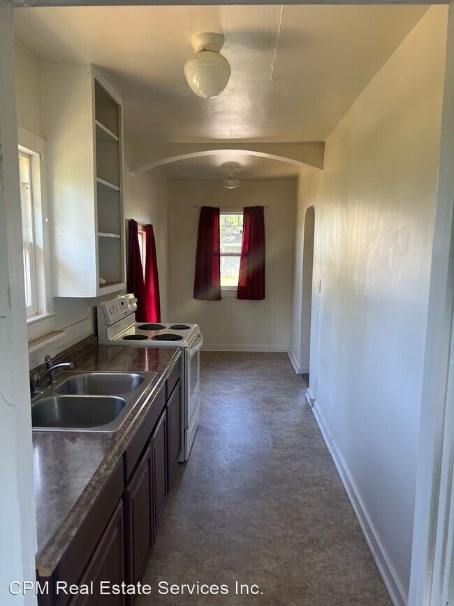 Building Photo - 1 br, 1 bath House - 303 SW Pine Street