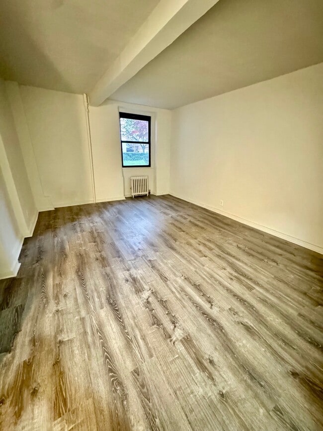 Building Photo - 625 Gramatan Ave