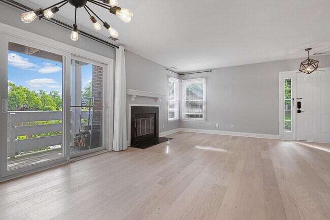 Building Photo - 7604 Lakeside Village Dr