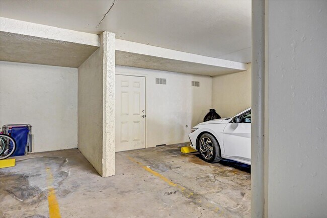 Foto del edificio - 4821 S Landings Dr