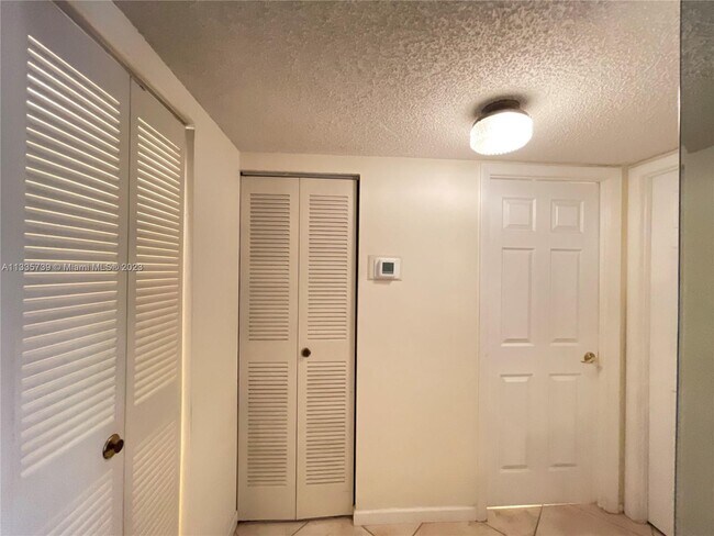 Building Photo - 126 Lake Constance Dr
