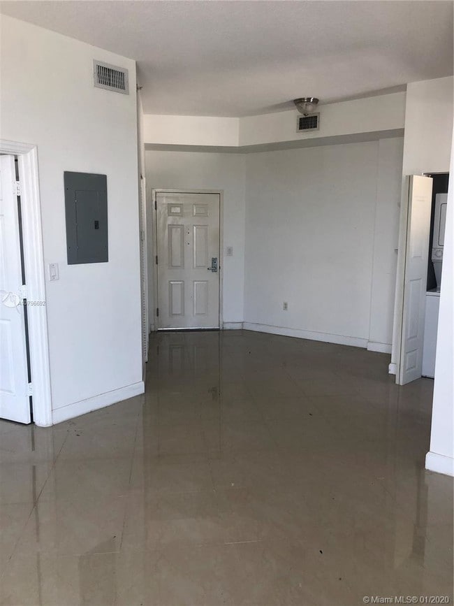 Building Photo - 2600 SW 27th Ave