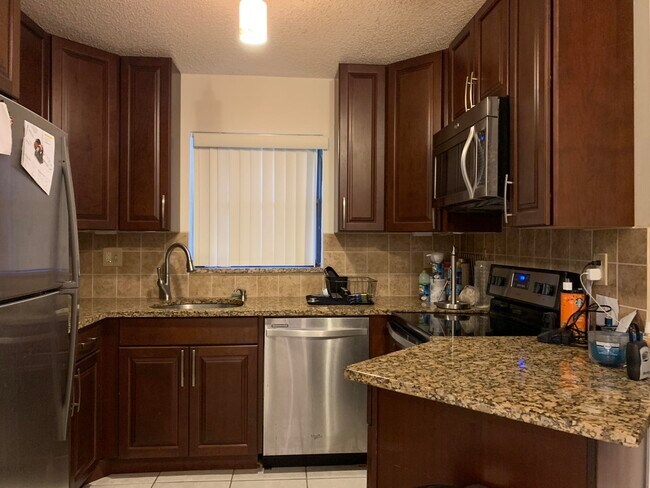 Foto del edificio - 6193 Seven Springs Blvd