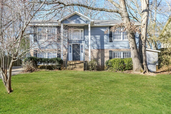 Foto principal - Great Split Level Home in Charlotte
