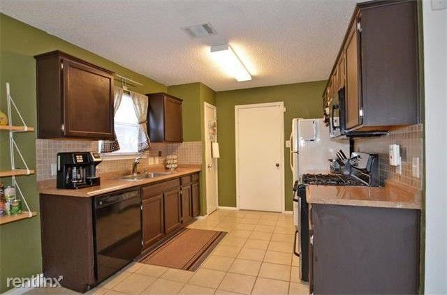 Building Photo - 3 br, 2.5 bath House - 1306 Somerset Dr UNIT