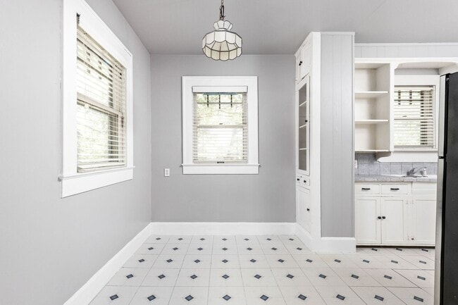 Building Photo - 2102 Brackenridge St