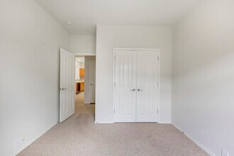 Building Photo - 831 Honeysuckle Vine Dr