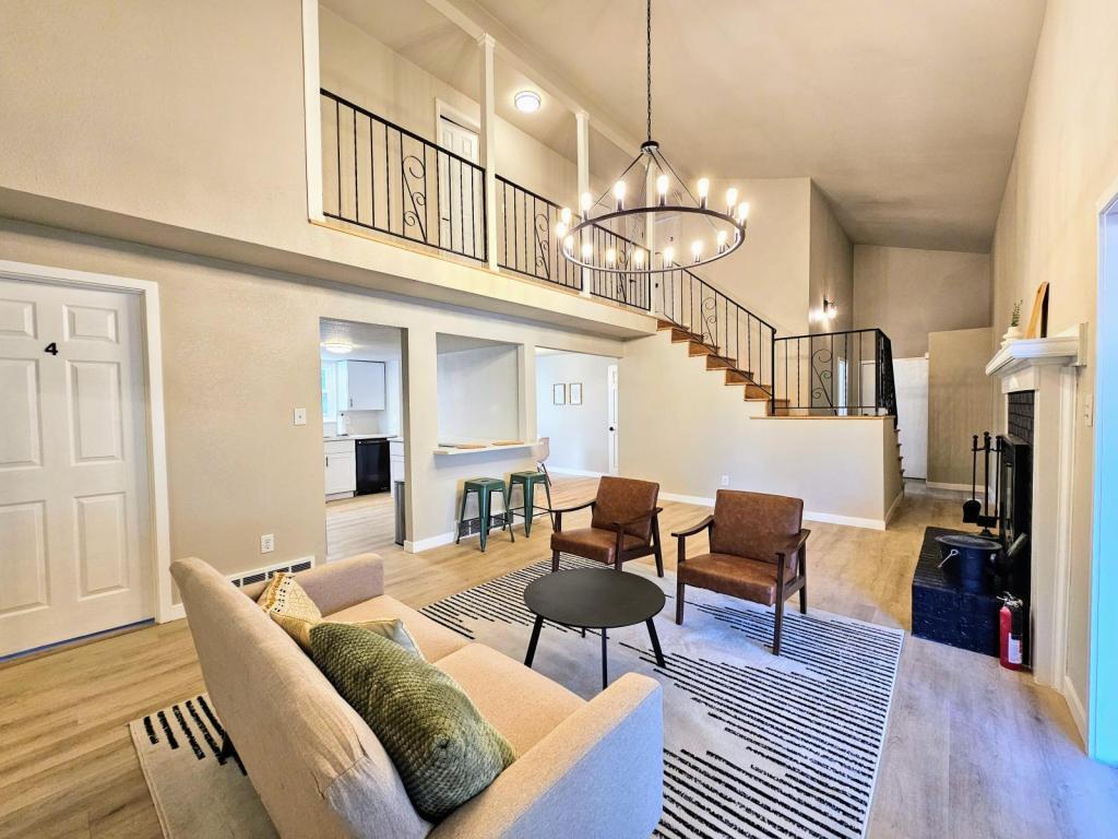 Foto principal - 9210 Meade St