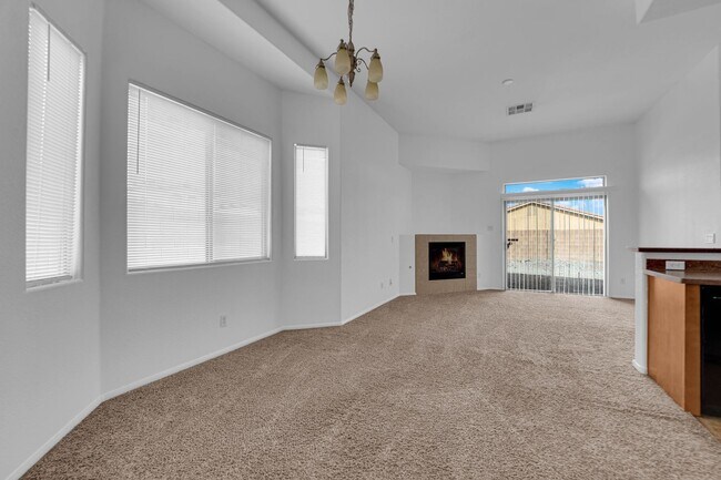 Foto del edificio - Beautiful 3/2 home! Corner lot in gated community!!