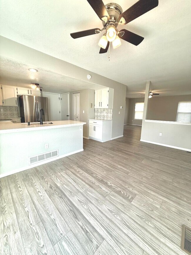 Foto del edificio - 1872 S Cathay Ct