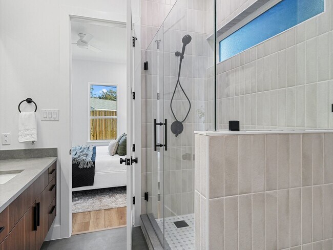 Foto del edificio - 8318 Williamsdell St