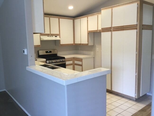 Building Photo - 11 Windhaven Pl