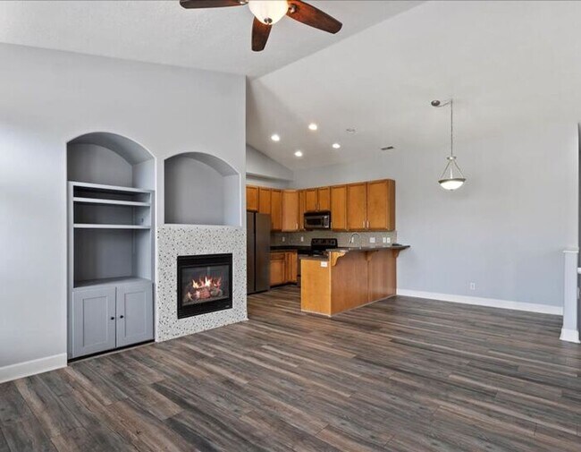 Foto del edificio - North Salt Lake Like New 2 bad, 2 bath 2 car garage