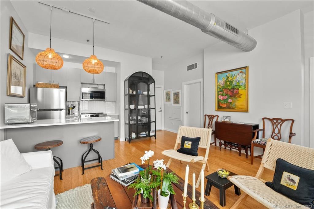 Foto principal - 881 Lafayette Blvd