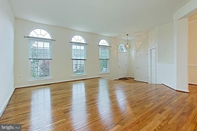 Building Photo - 20748 Hollow Falls Terrace