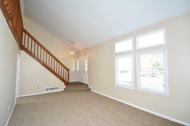 Foto del edificio - "Charming 3 Bed, 2 Bath Home in Indianapol...