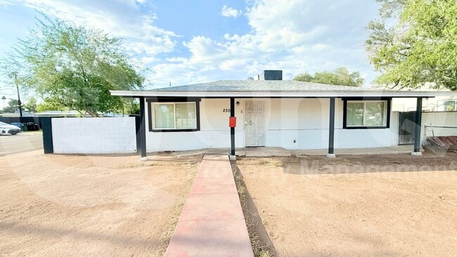 Photo - 2302 E Yale St House