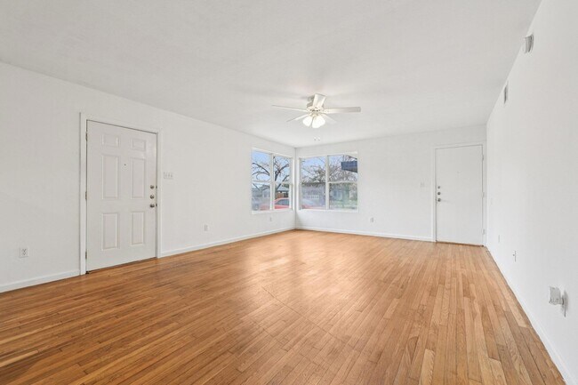 Foto del edificio - 4302 Harmon Ave