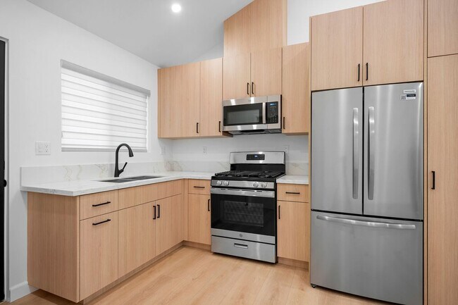 Foto del edificio - 16059 Knapp St