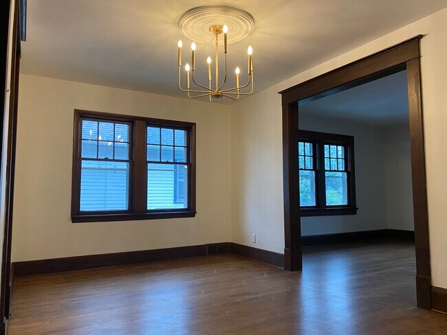 Building Photo - 1234 Porlier St