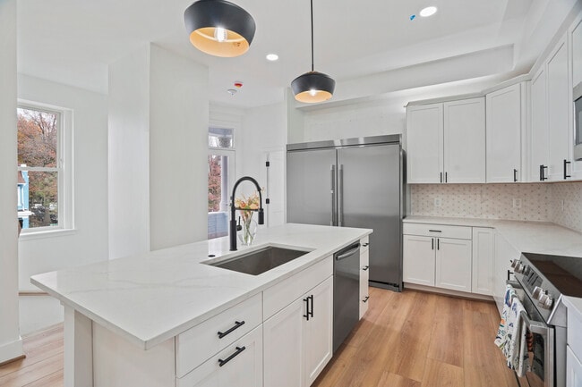 Building Photo - 235 F St NE