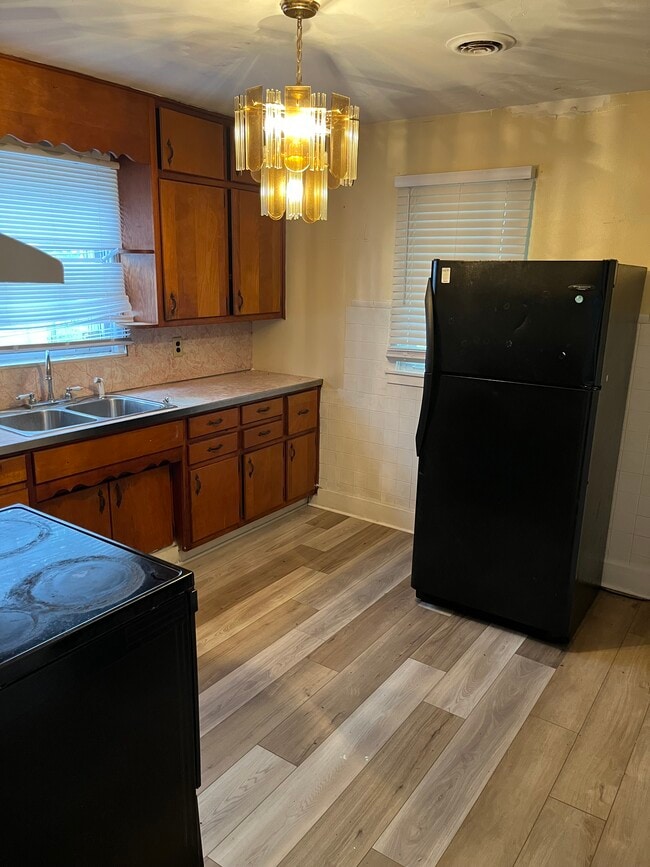 Kitchen - 6231 Windsor Dr
