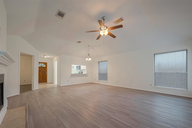 Foto del edificio - 4431 Duesenberg Dr