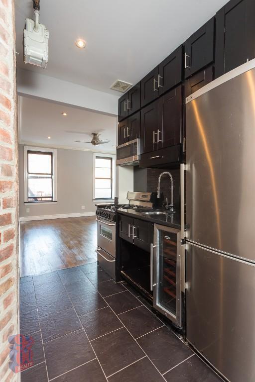 Foto del edificio - 340 E 18th St
