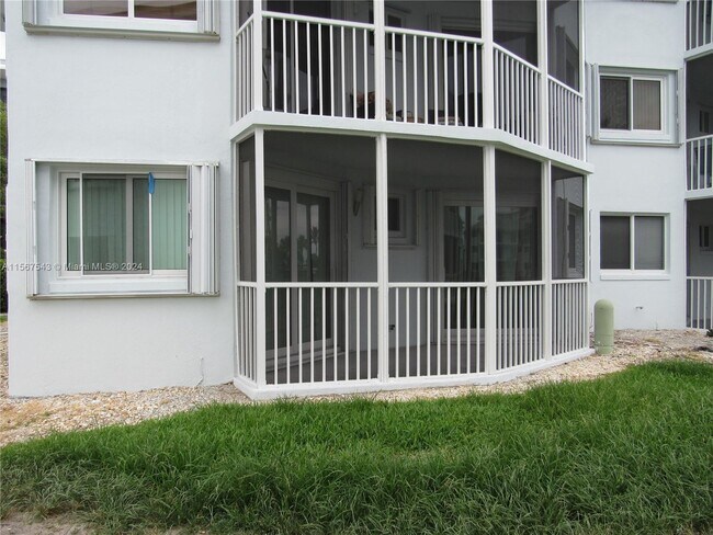 Foto del edificio - 2700 Banyan Rd