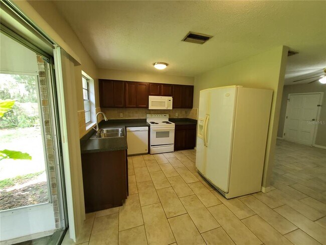 Building Photo - 723 Holly Terrace