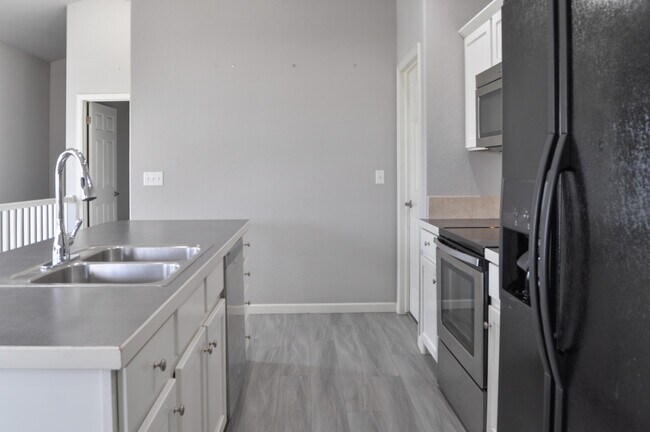 Foto del edificio - 2500 Heather Ln