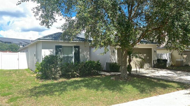 Building Photo - 13609 Laranja St