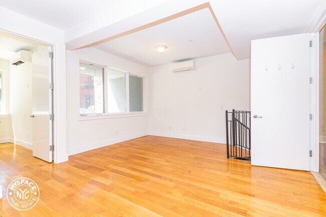 Building Photo - 879 Bergen St