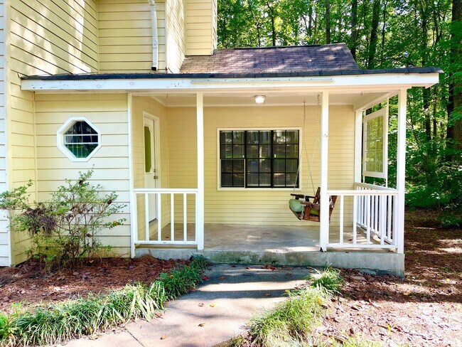 Building Photo - Welcome to the Charming 4 Bedroom/3 Bath w...